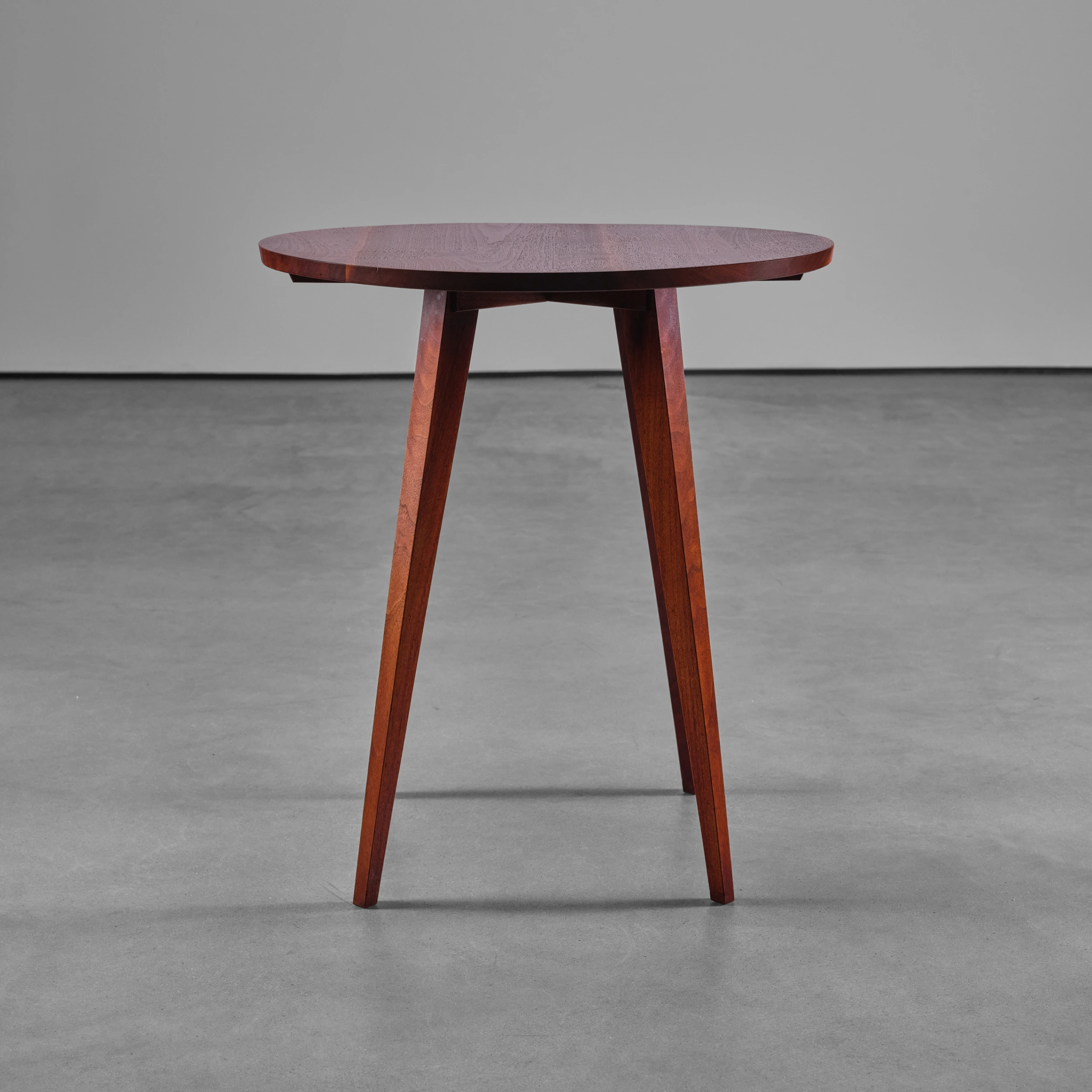 George Nakashima – Splayed Leg Round End Table – 1946 – MG0565 2