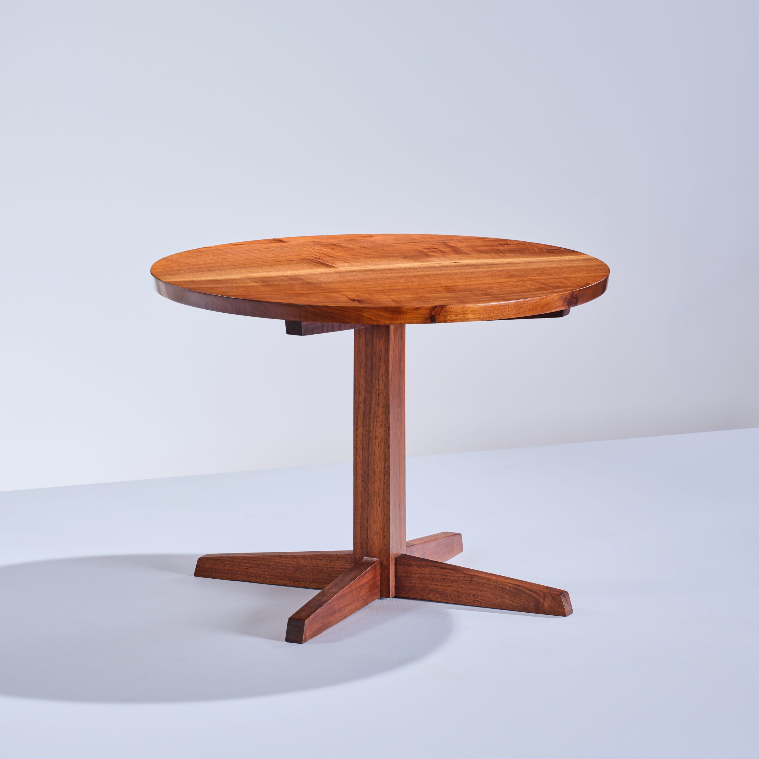 Round Pedestal-Based End Table by George Nakashima – 1969 Mrs David Kollock – MG0554 2