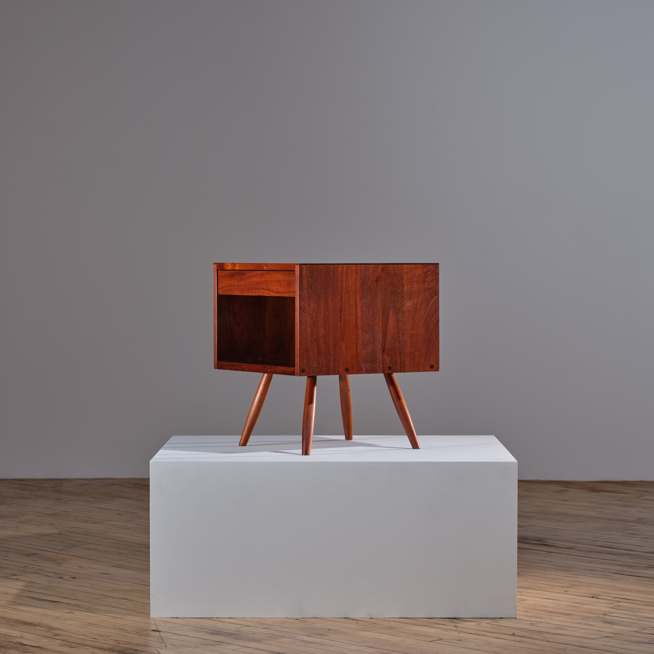 End Table with Drawer by George Nakashima Ransehousen – MG1022 (1)