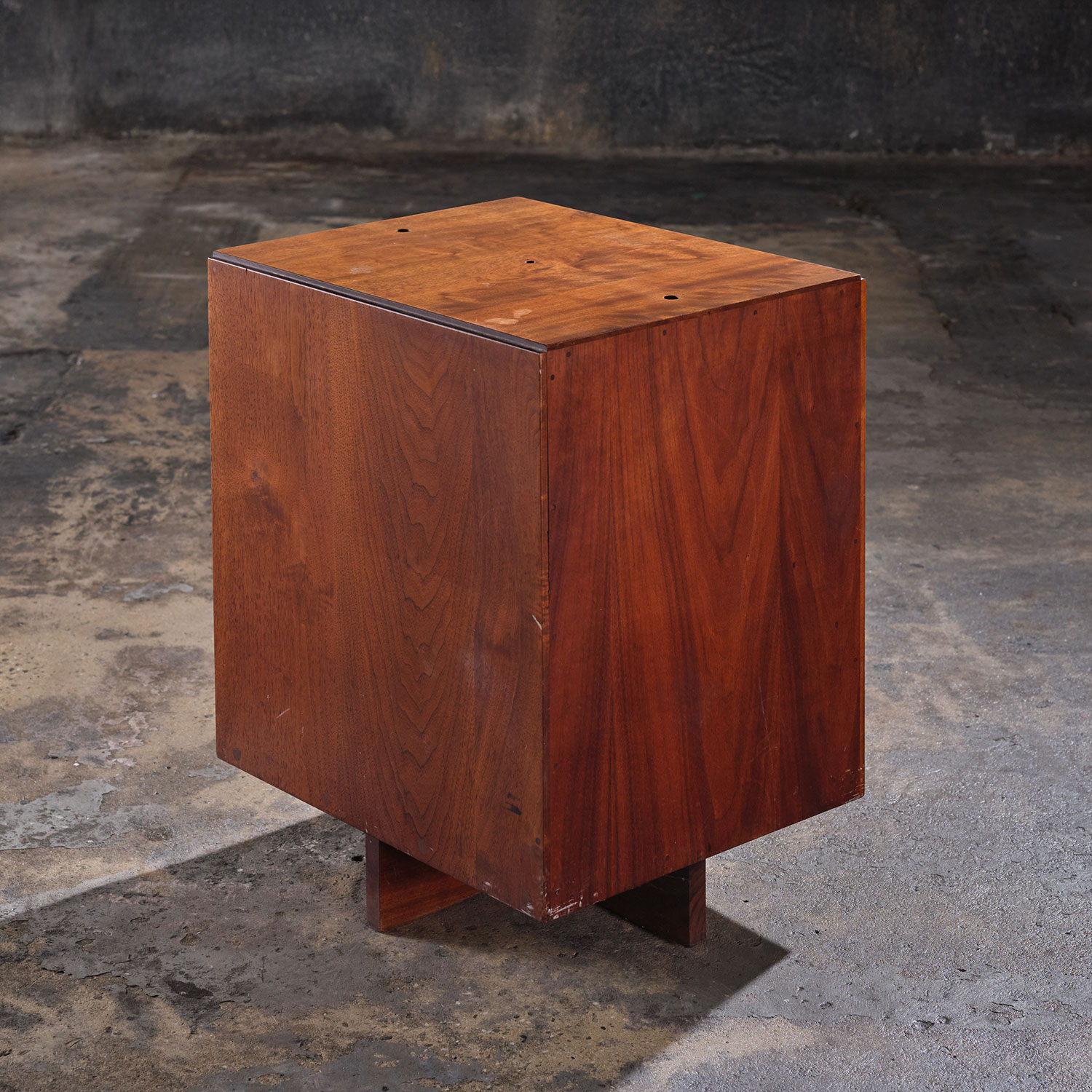 Pedestal-For-Conoid-Desk-by-George-Nakashima,-1961-Weingrad—MG1891-2