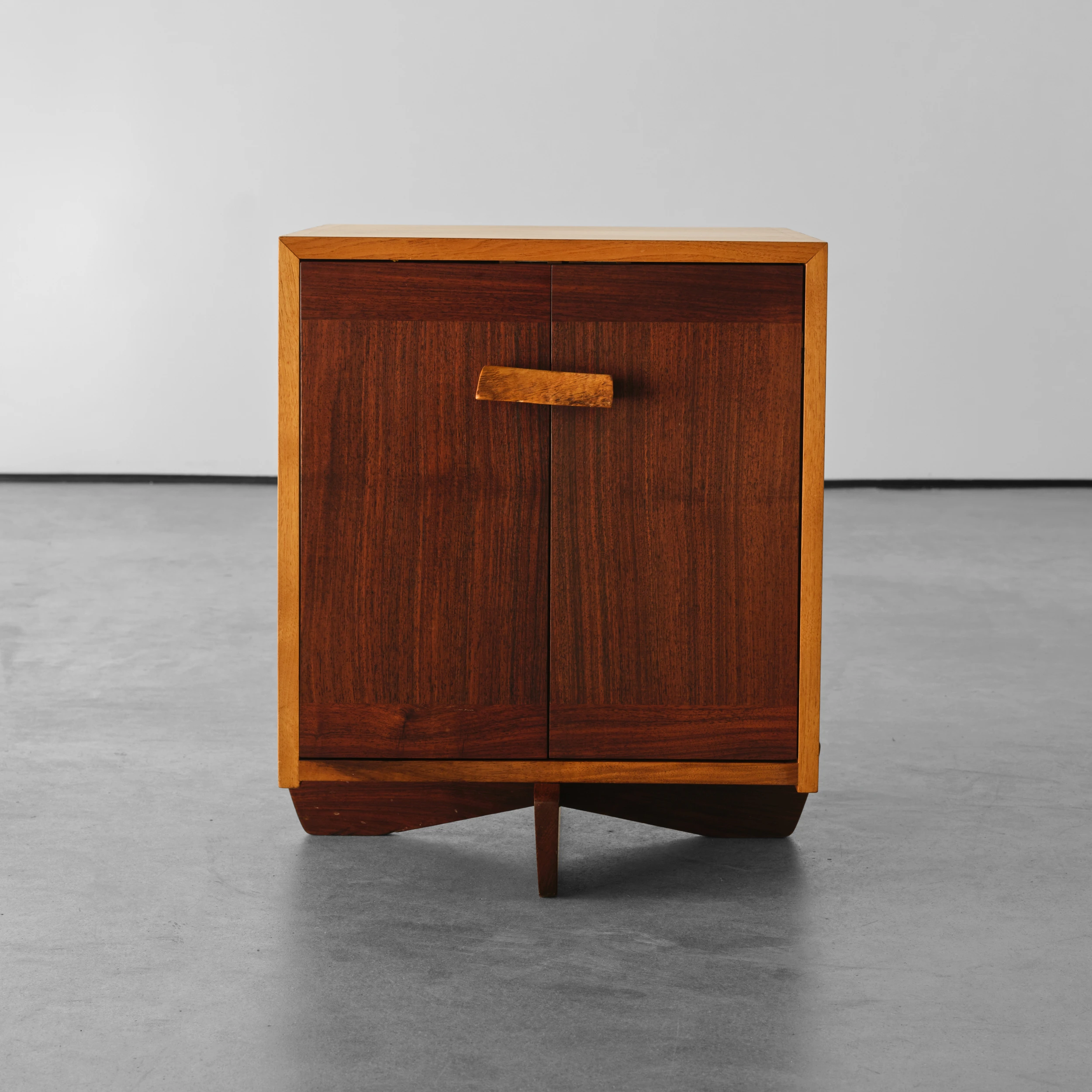 GEORGE NAKASHIMA – Kornblut Case 1966 – MG1909