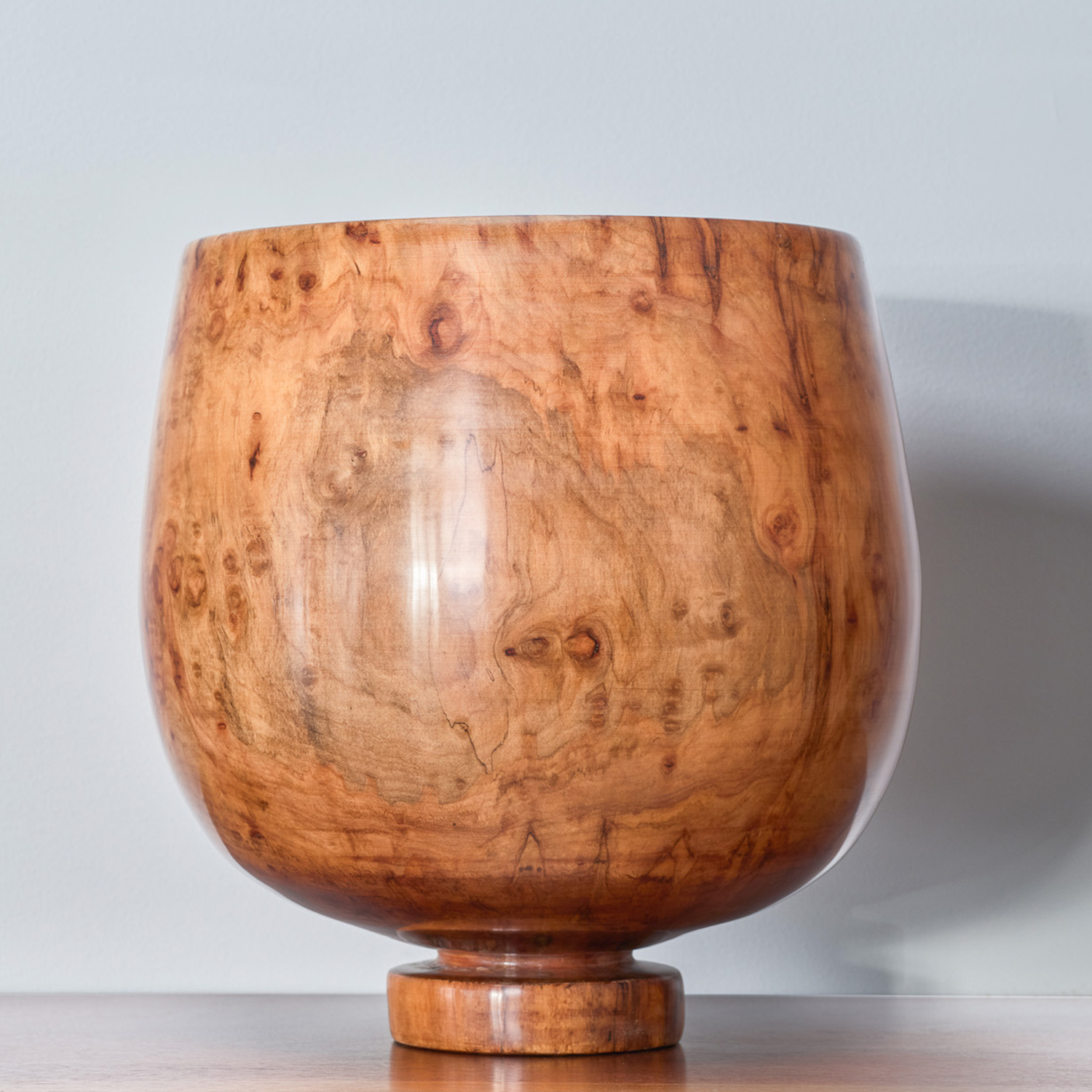 Turned-Burly-Red-Maple-Bowl-by-Edward-Moulthrop—MG1912-6