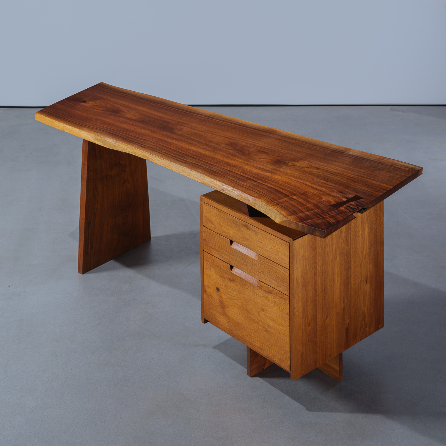 Custom Single Pedestal Desk by Mira Nakashima – 1995 Hord – MG1961-2