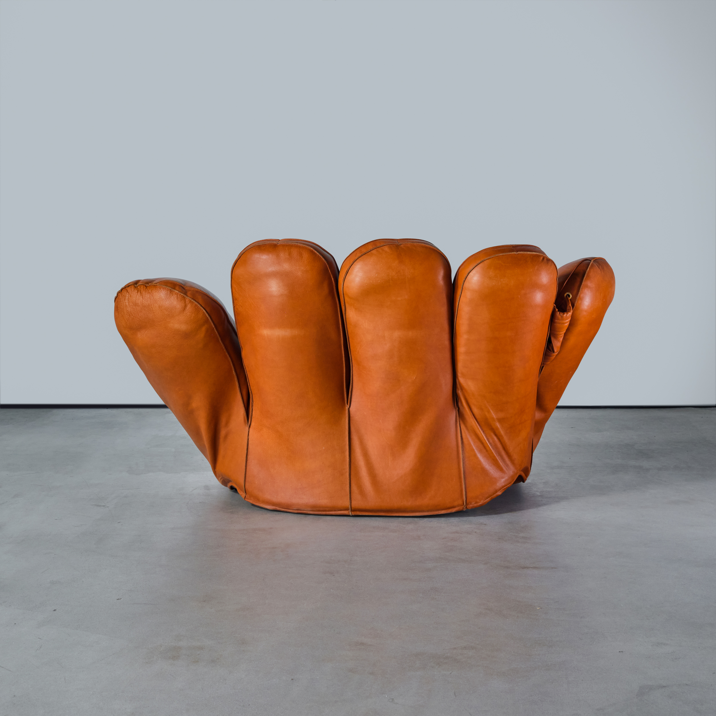DE PAS – DURBINO & LOMAZZI FOR POLTRONOVA “JOE” BASEBALL GLOVE CHAIR – 1970s – MG1290 1
