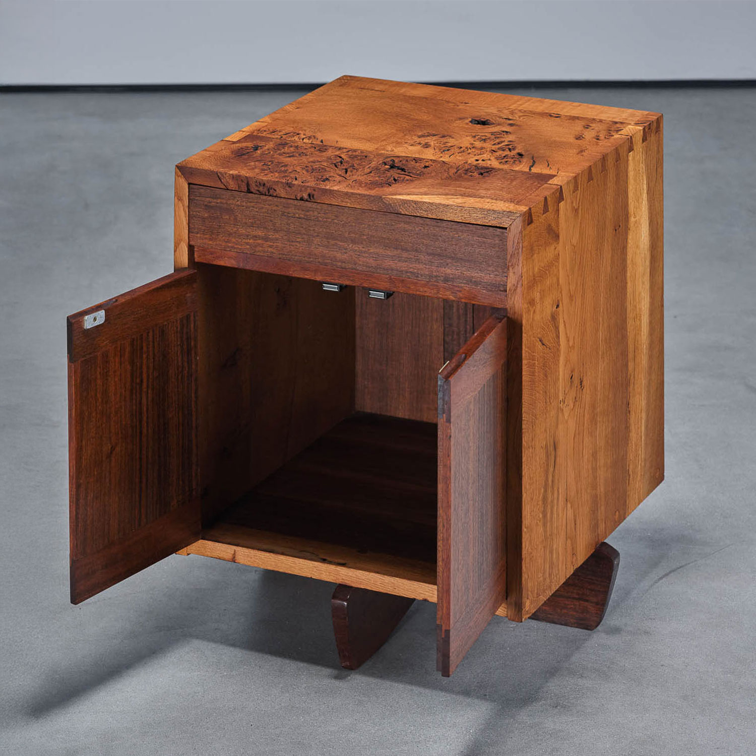 Kornblut-Case-by-George-Nakashima—1966-Young—MG1986-9