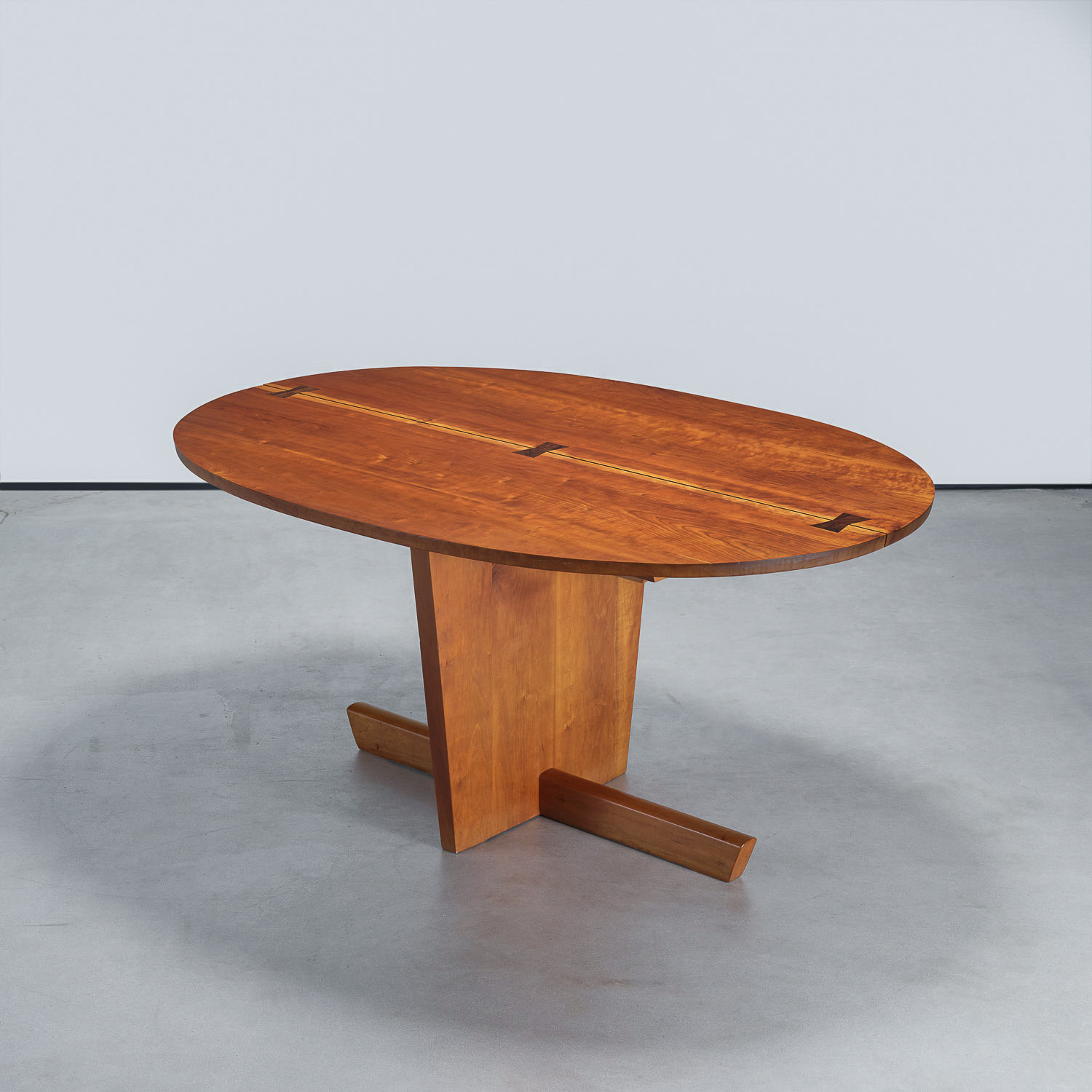 Oval Minguren I Dining Table