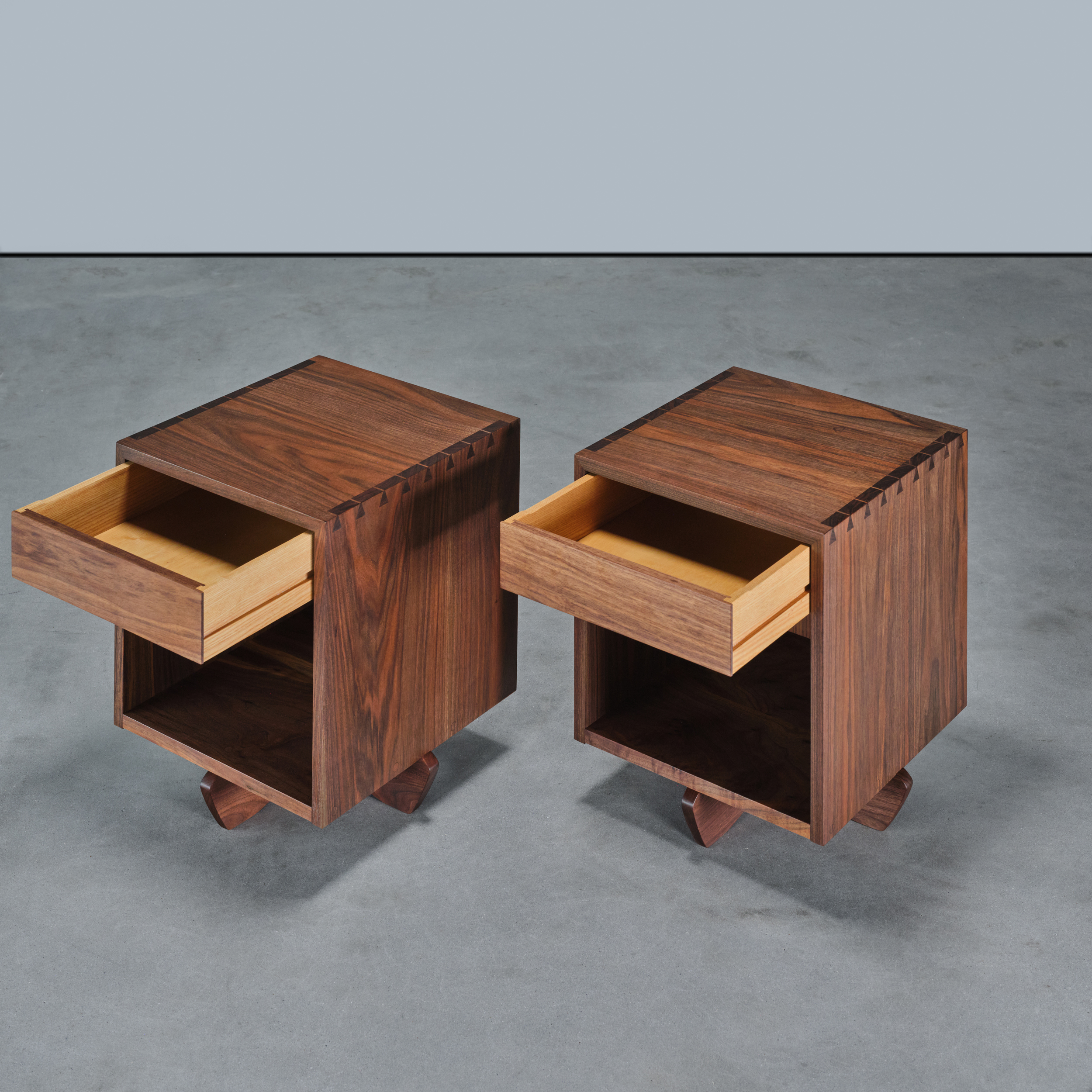 MIRA NAKASHIMA – Pair of Special Swett Nightstands with Kornblut Base – 2019 – MG2037 1