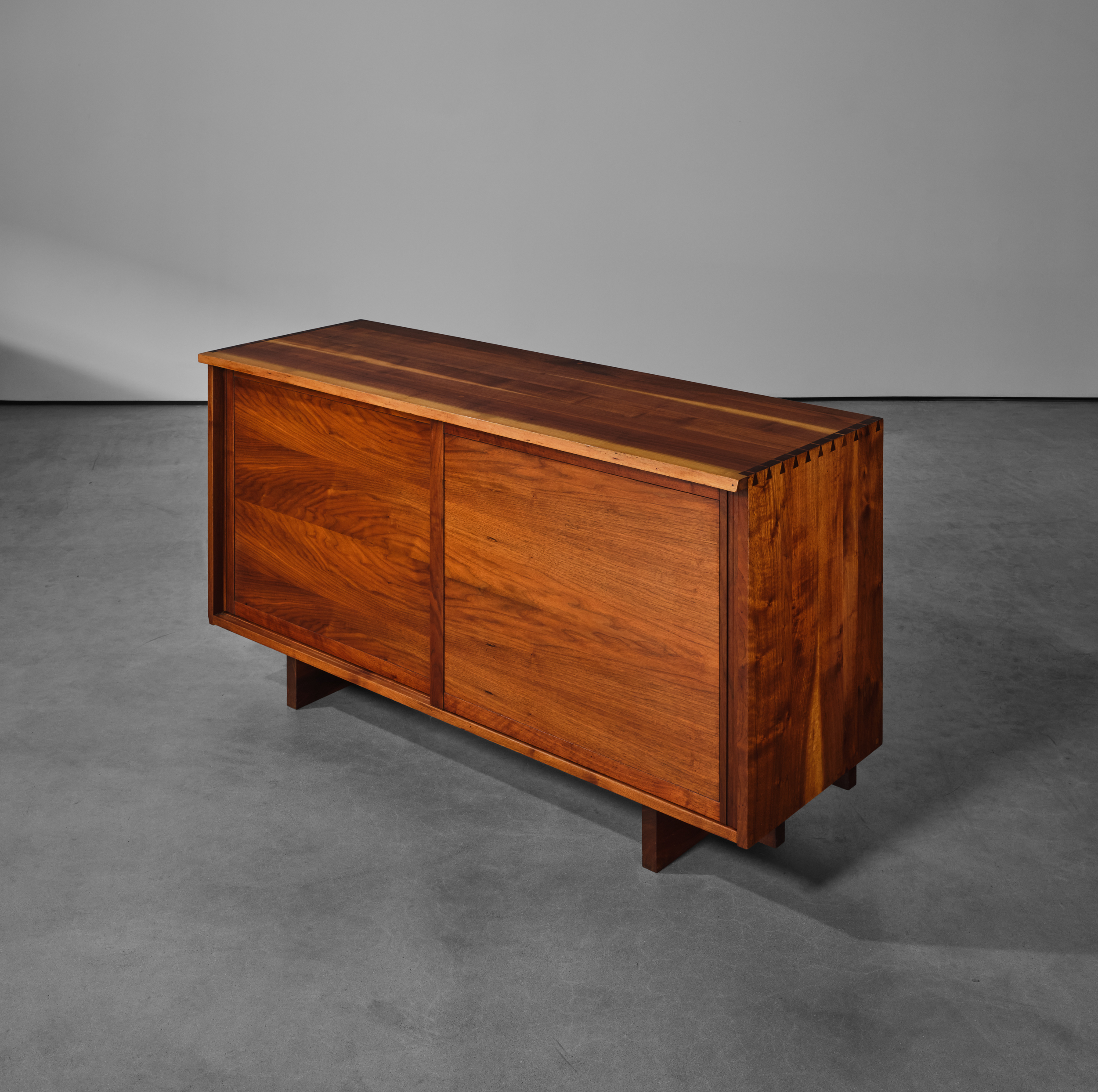 5ft Double Sliding Door Cabinet