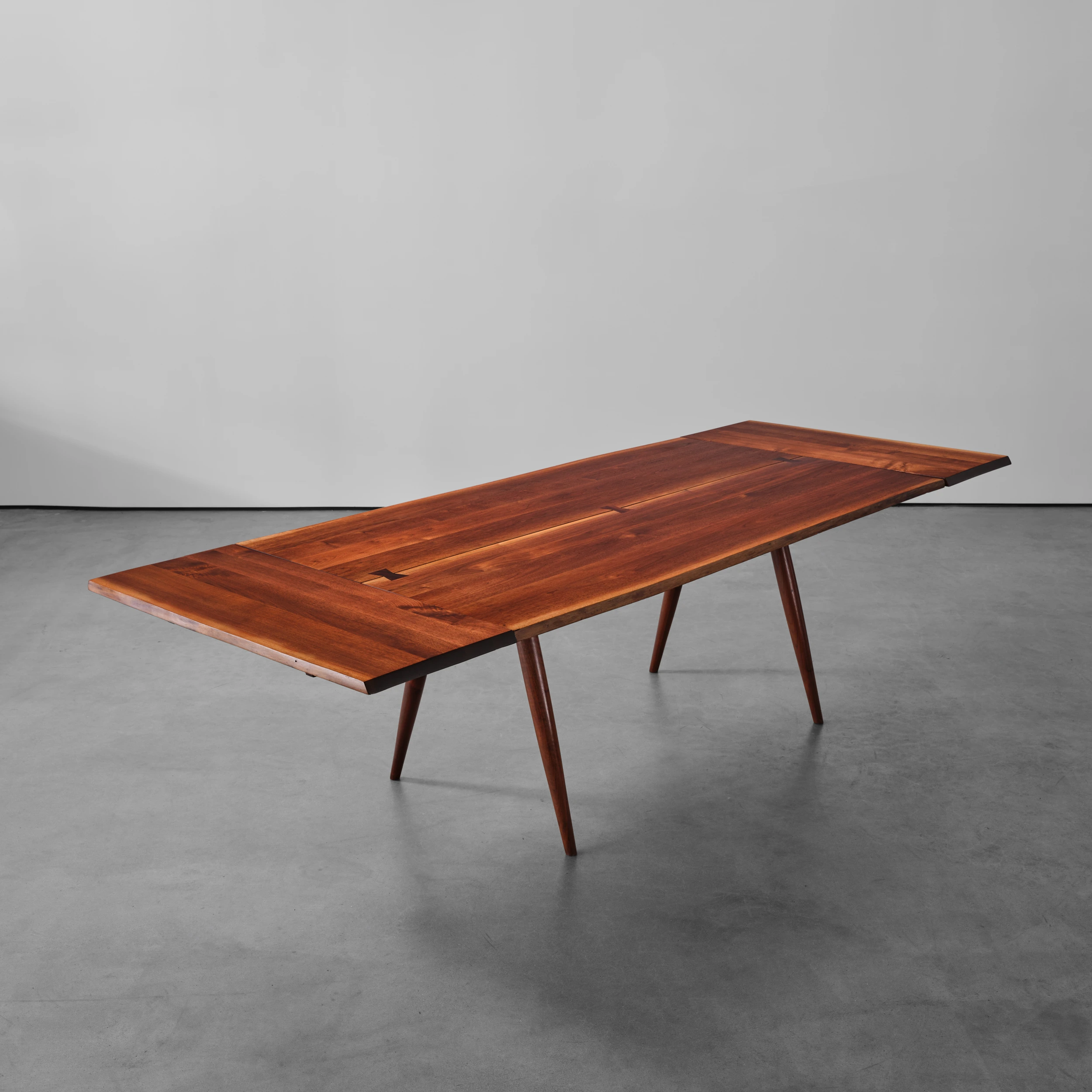 Turned Leg Dining Table w/ Extensions