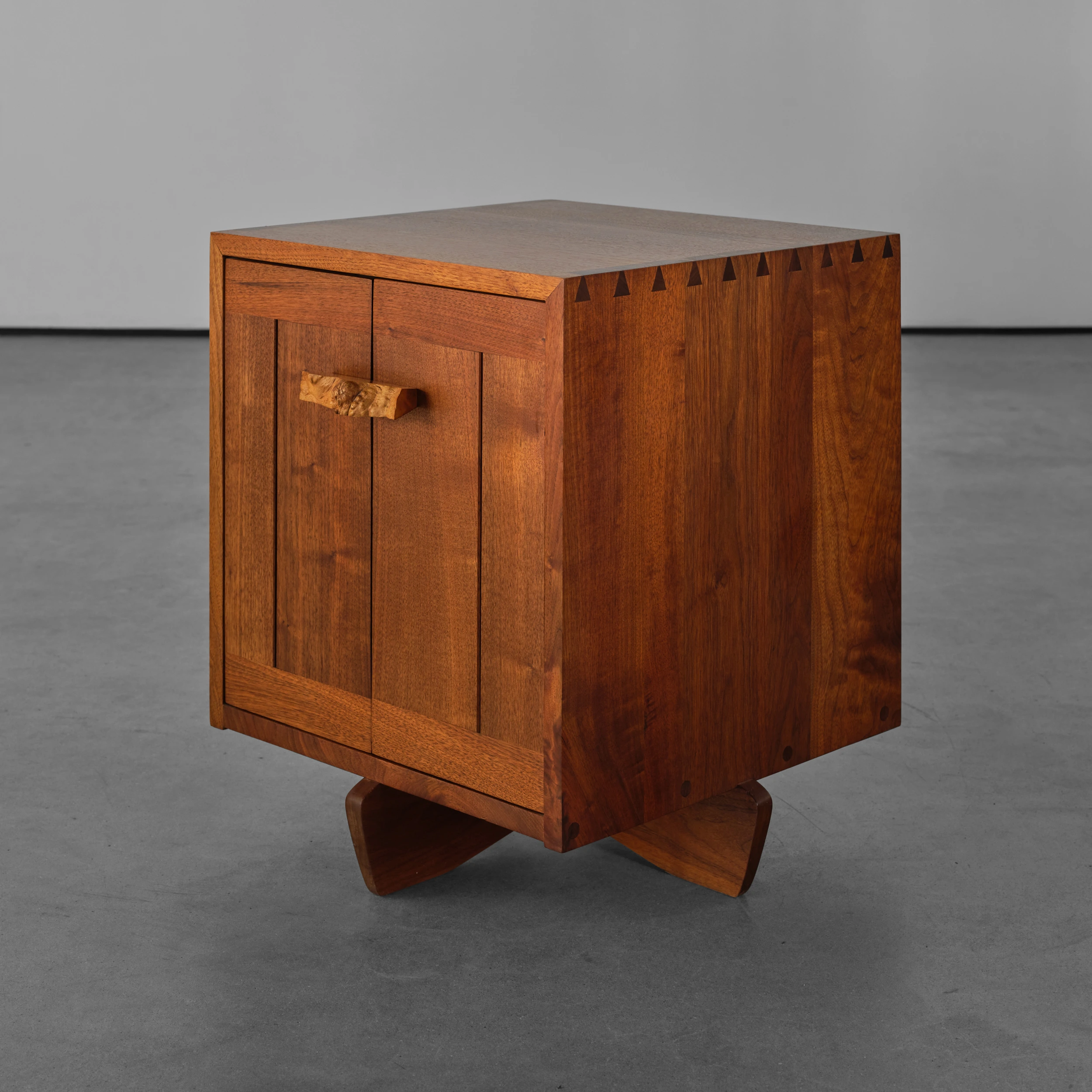 George Nakashima - Kornblut Case